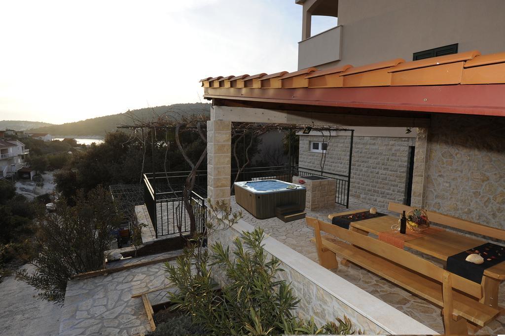Holiday Home Mirna Vala Sevid Exterior foto